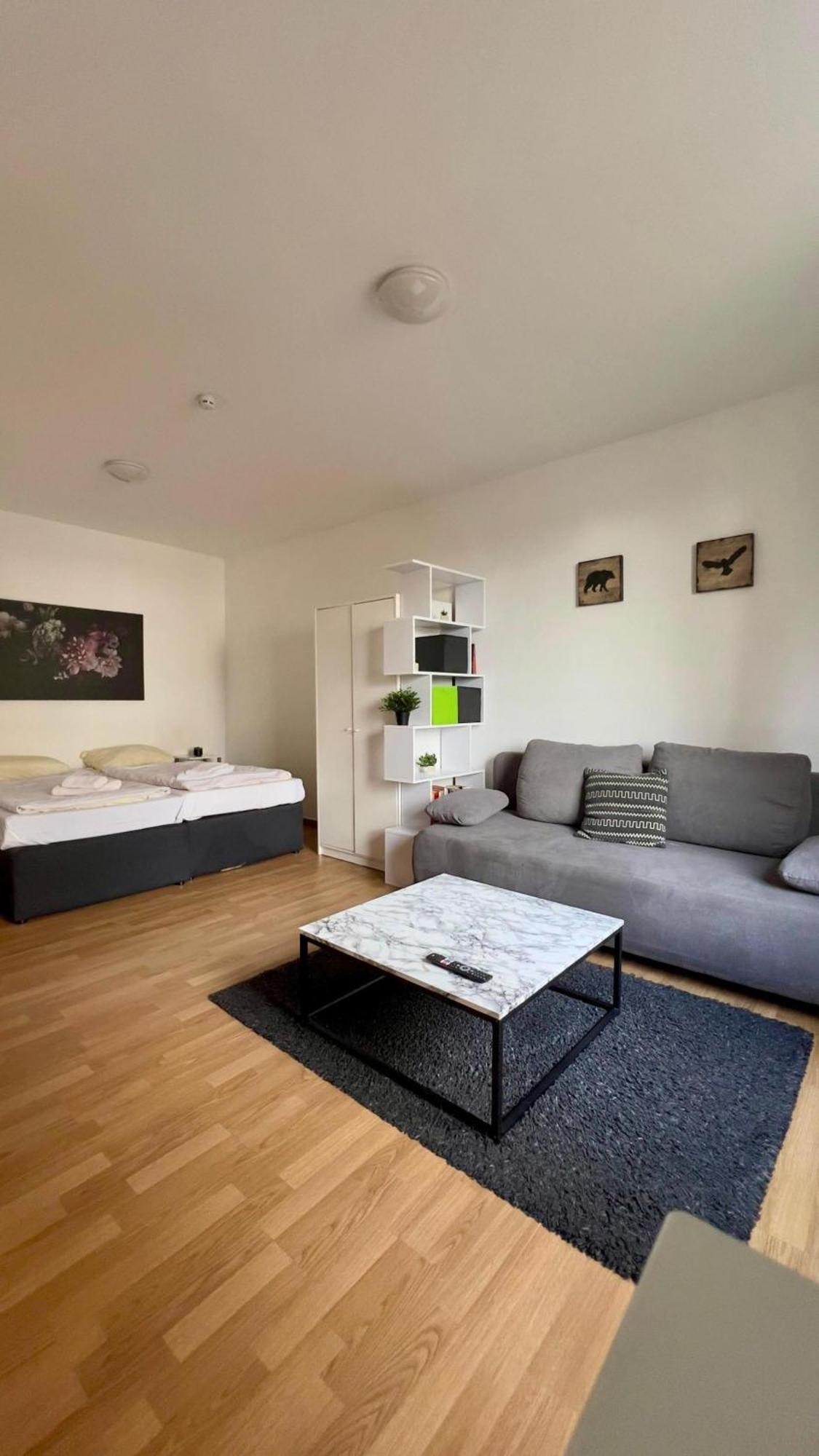Praktische City Apartments Direkt Am Hauptbahnhof Neumuenster Exterior photo